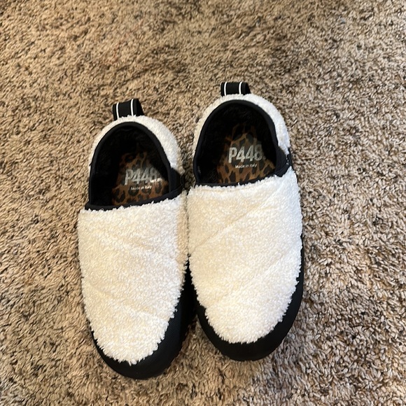 P448 Laby Slippers New In Box Size 38 - Picture 1 of 4